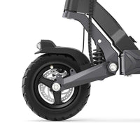 Close-up of Ausom L2 Max Trottinette électrique rear wheel with 10-inch tubeless rubber tire and suspension system